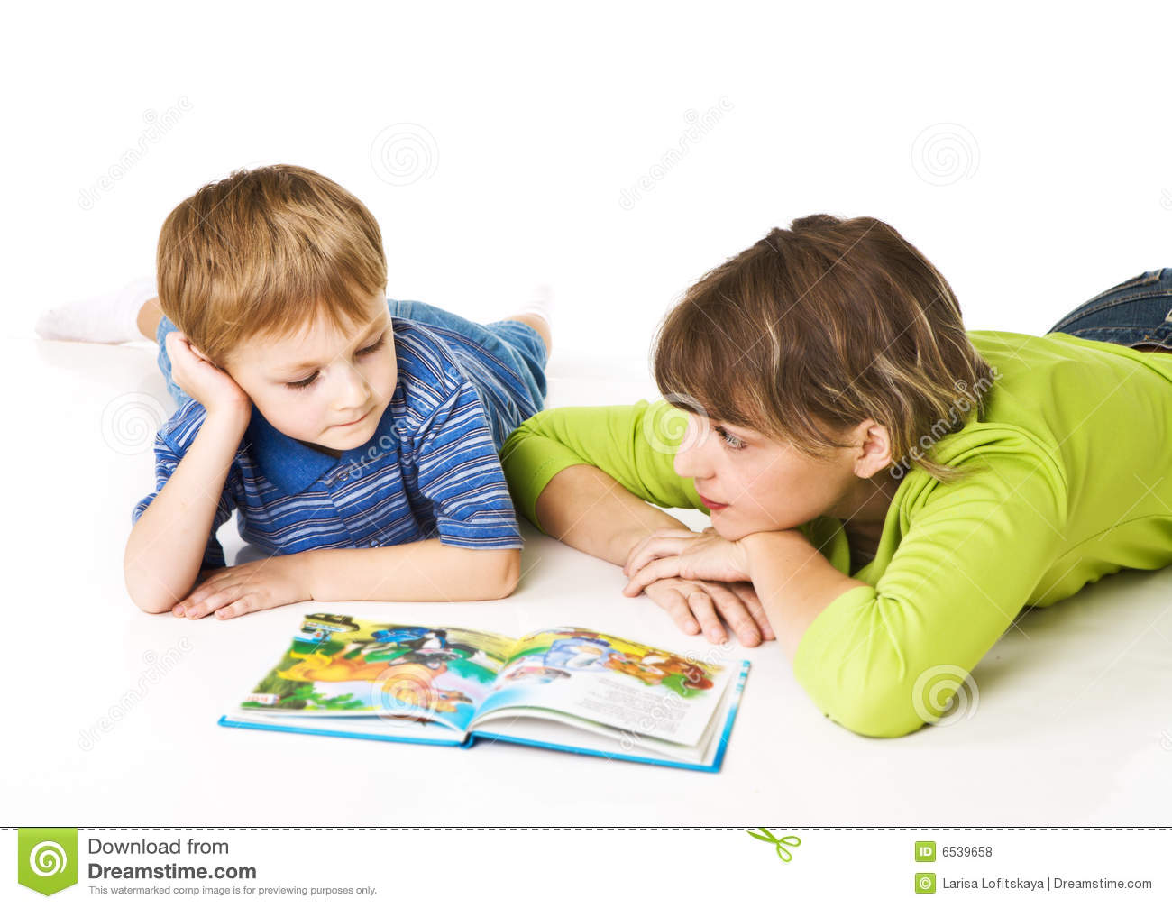 Free Family Reading Stock-Photo