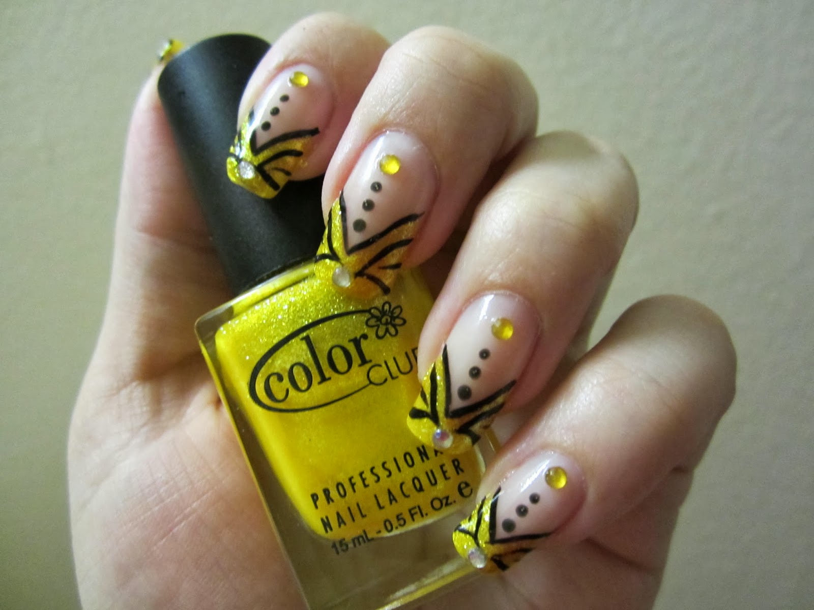 V-shaped Nails Design