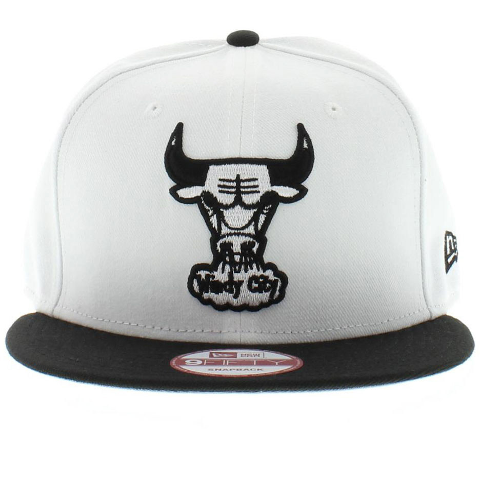 Black and White Chicago Bulls Snapback