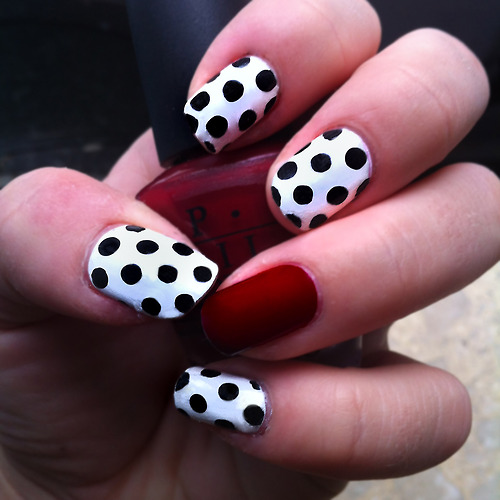 Matte Black and White Nail Art Matte Black and White Nail Art