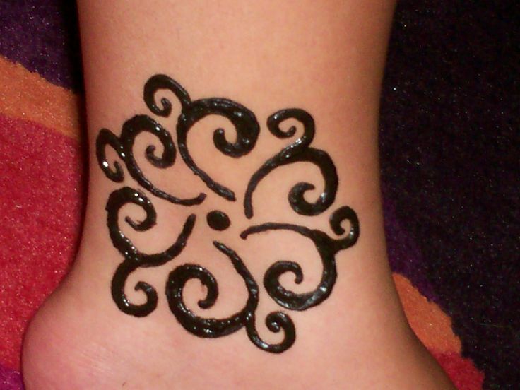 Simple Swirl Henna Designs
