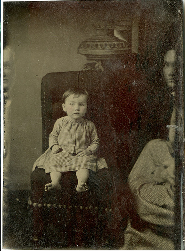 Strange Creepy Photos From the 1800s