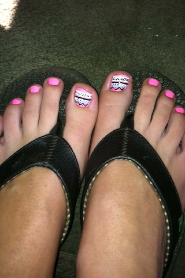 Aztec Toe Nails Design