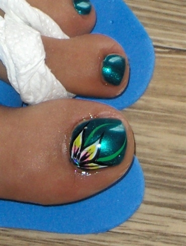 Hawaiian Flower Toe Nail Art