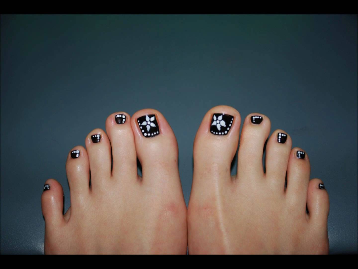 Black and White Toe Nail Art Designs