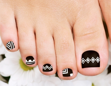 Black and White Toenail Designs