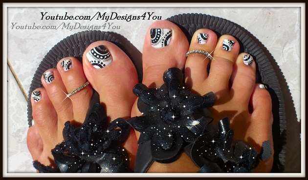 Black and White Toenail Designs