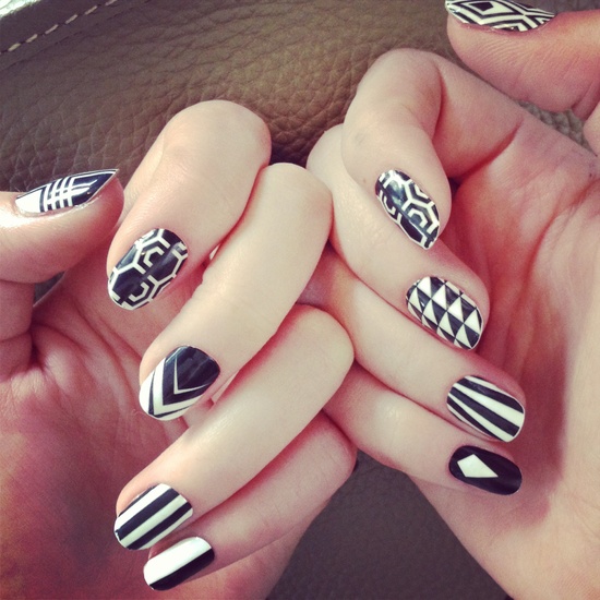 15 Black White Nails Art Design Images