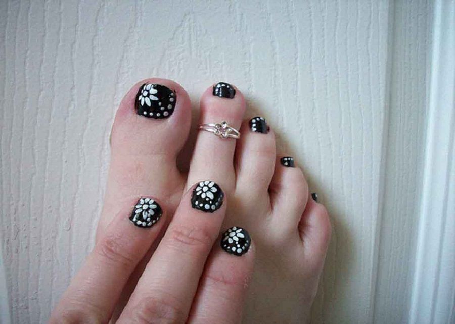 Black and White Simple Nail Designs