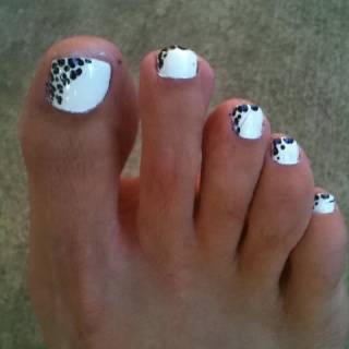 Black and White Toenail Designs