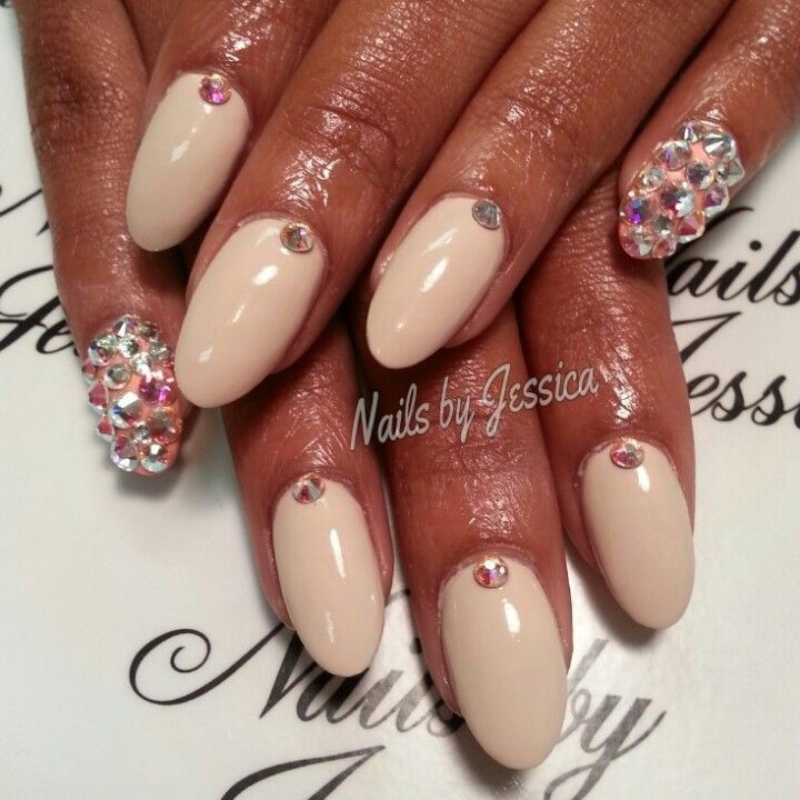 Almond-Shaped Nail Designs