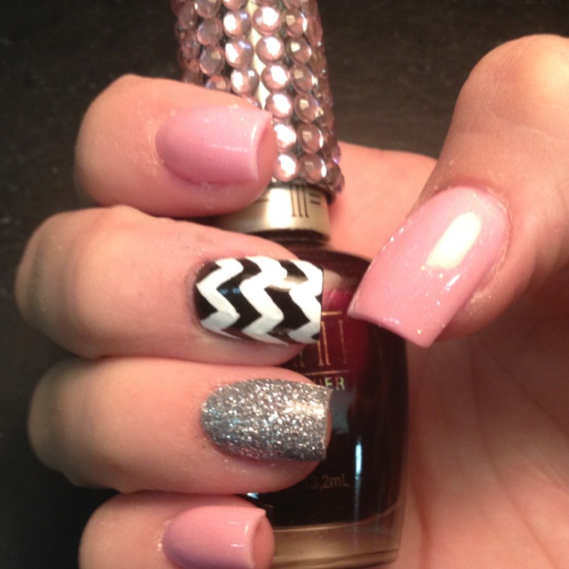 Chevron Acrylic Nails