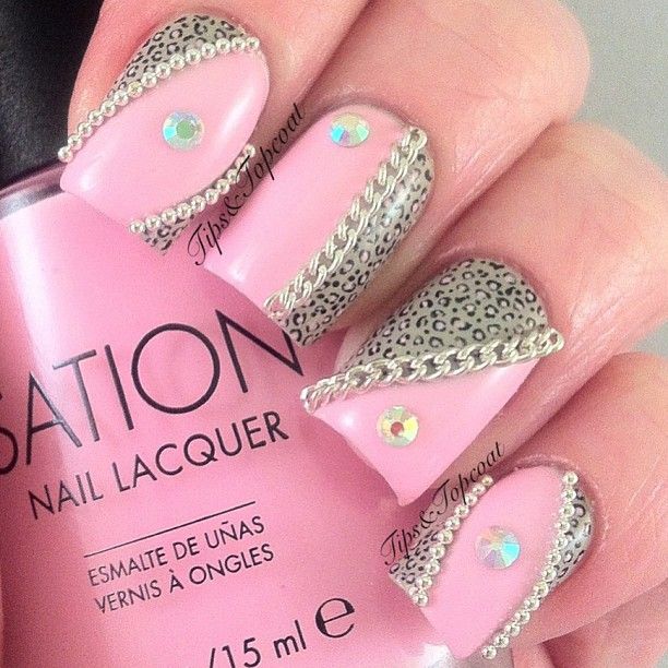 Pink Nails with Chains Pink Nails with Chains