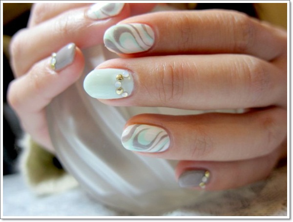 Oval Nails with Design