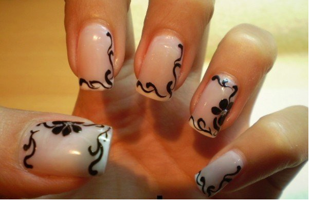 Pretty Black and White Nail Design