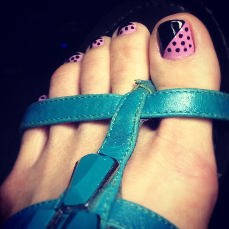 Polka Dot Toe Nail Designs