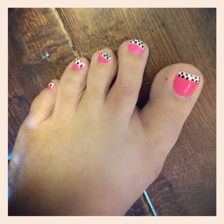 Polka Dot Toenails