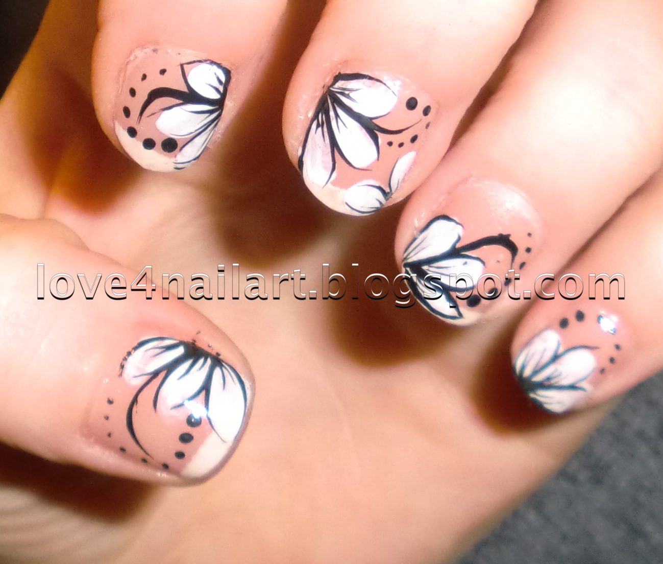Black and White Nail Design Flowers