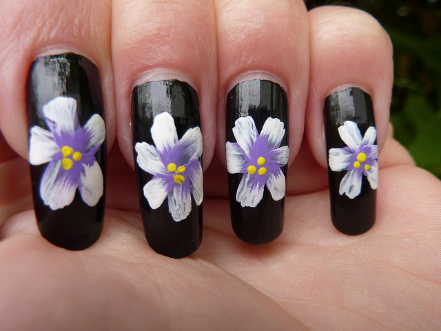Black Flower Nail Art