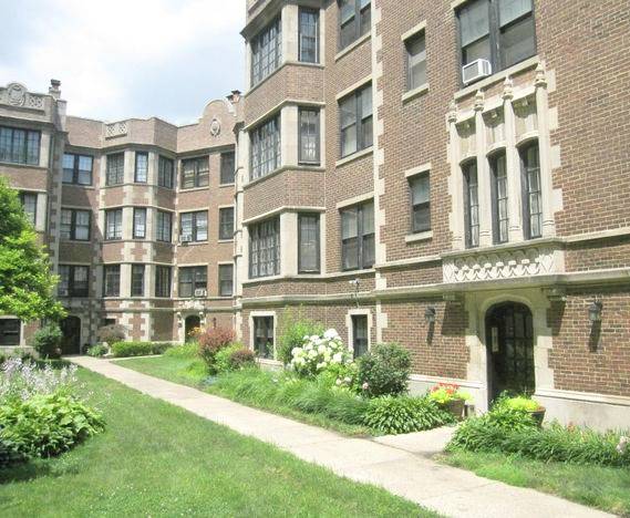 Courtyard Apartment Buildings Chicago