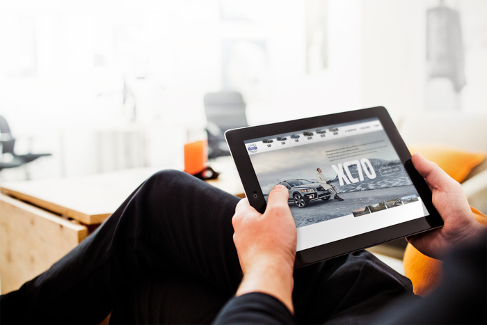 Free Hand iPad PSD Mockup Free Hand iPad PSD Mockup