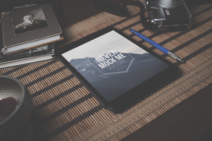 iPhone iPad PSD Mockup Free