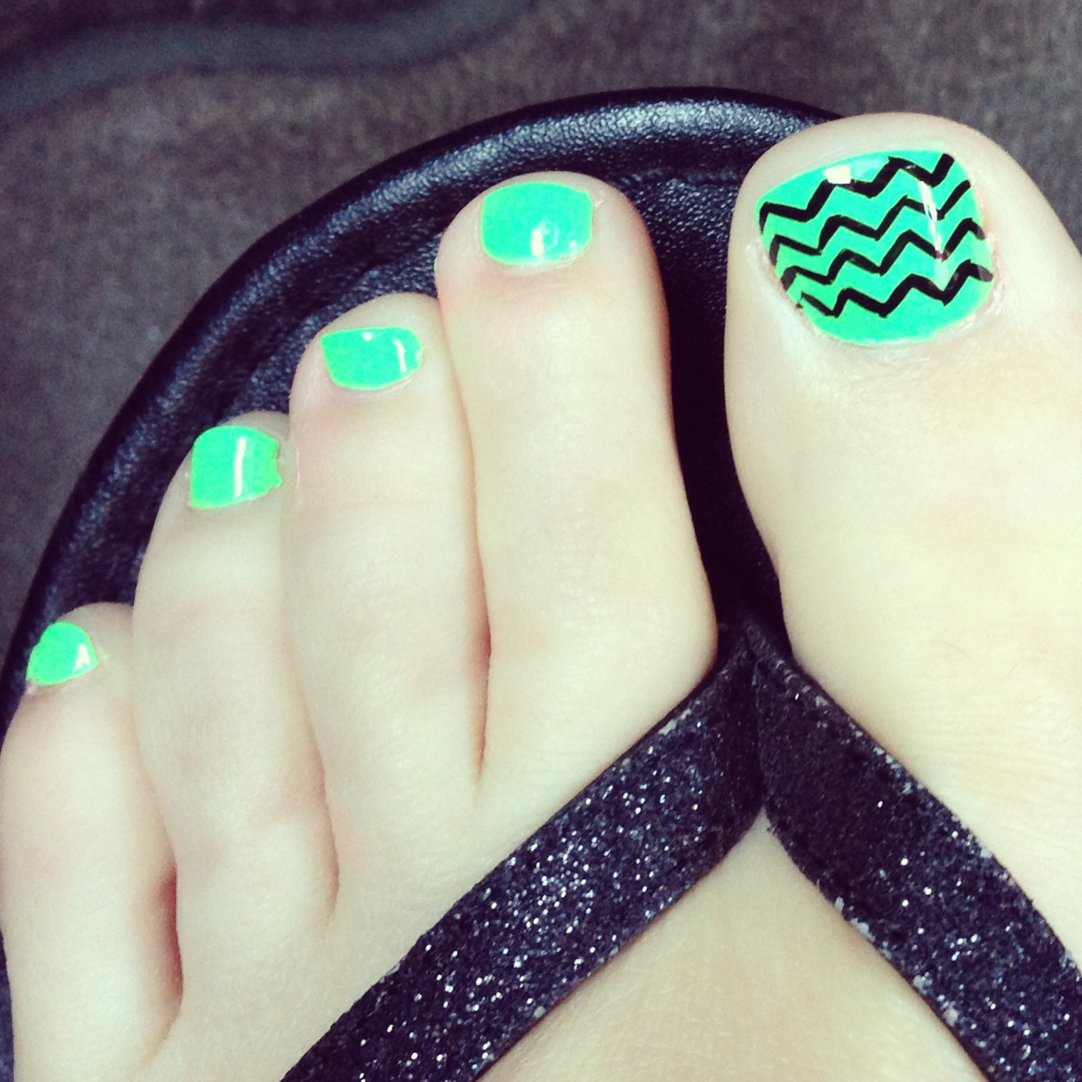 Chevron Toe Nail Design