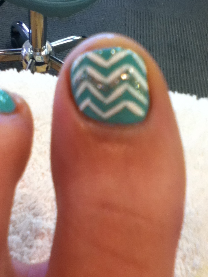 Chevron Toe Nail Design