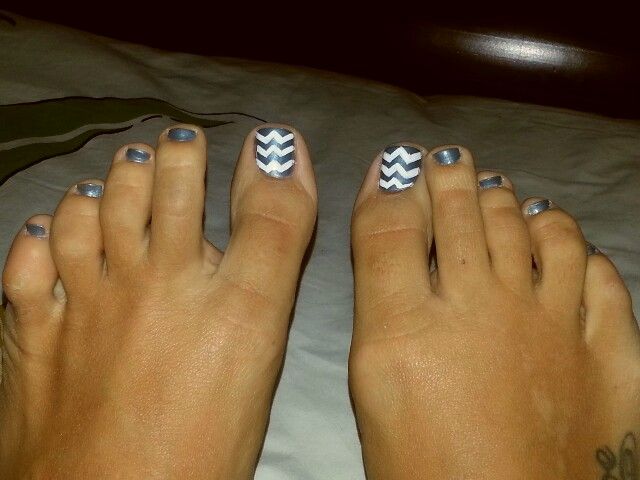 Chevron Toe Nail Design