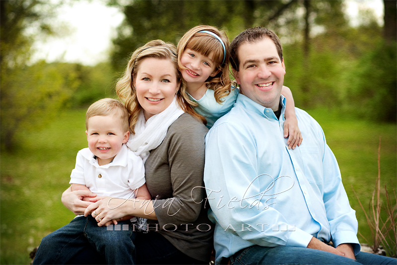 Outdoor Family Portrait Poses
