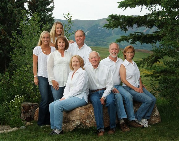 Outdoor Family Portrait Poses