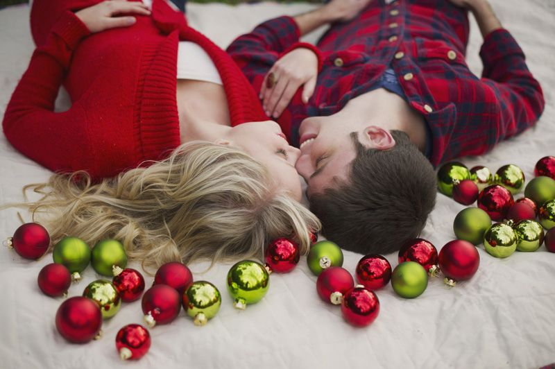 Cute Couples Christmas Photo Shoot Idea