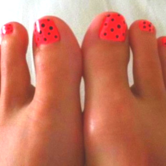 Pedicure Polka Dots