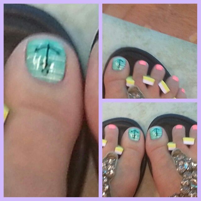 Anchor Toenail Design