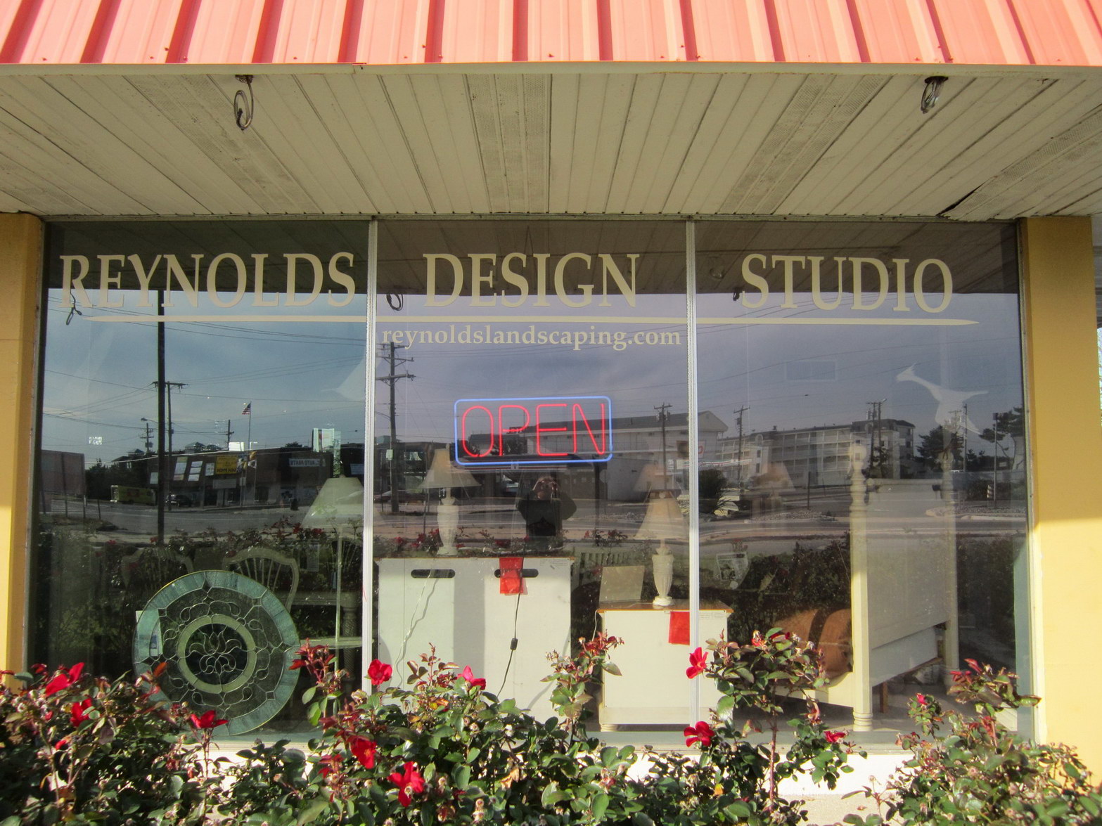 8 Window Graphic Design Studio Images