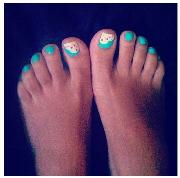 Cute Polka Dot Toenail Designs