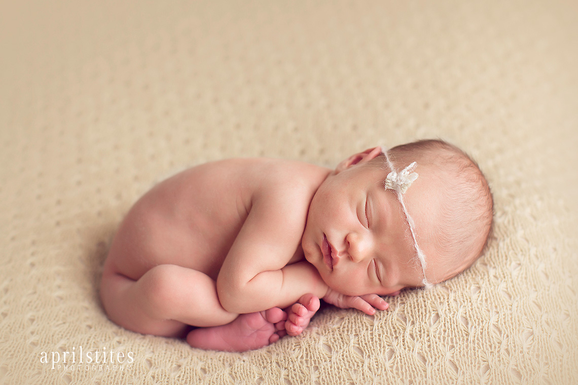 Photography Pose Newborn Baby Girl