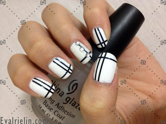 Black and White Striped Nail Art