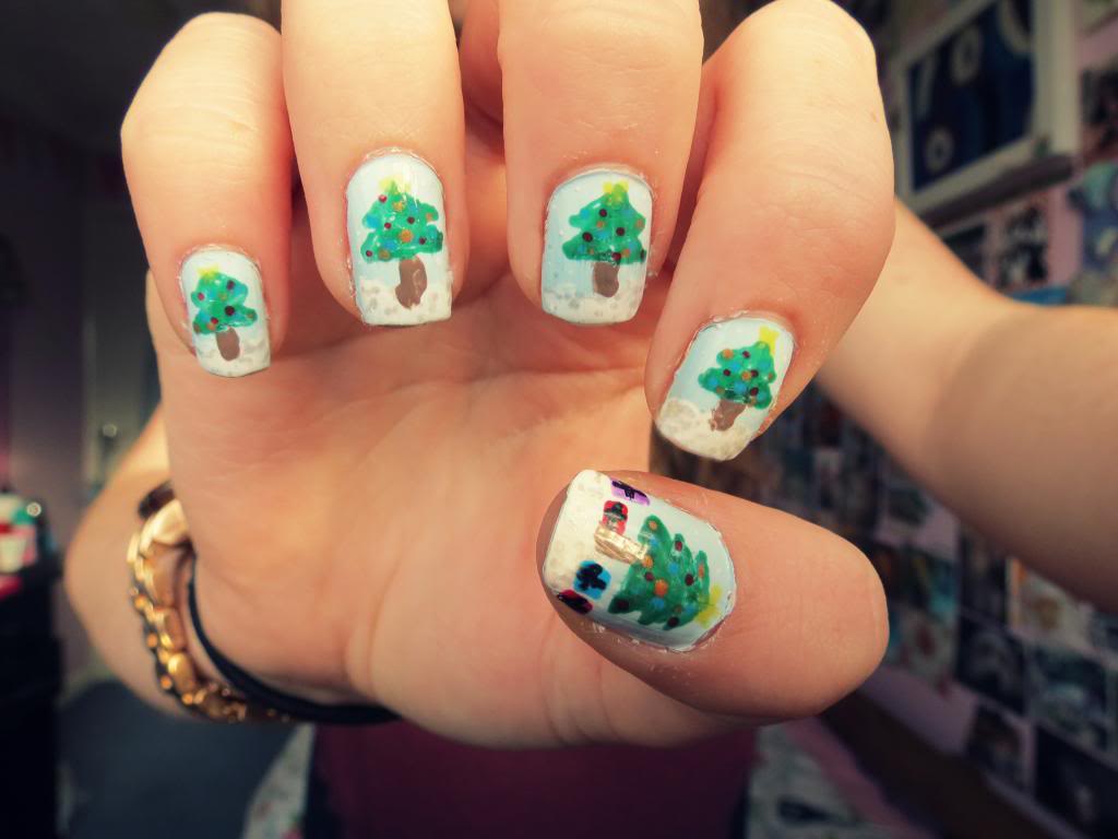 13 Cute Christmas Nail Designs Images