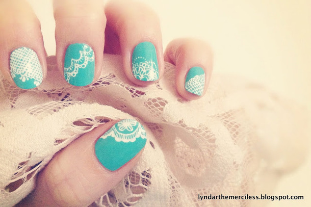 Pretty Aqua Nails