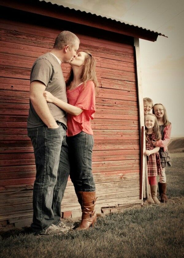 Creative Family Portrait Photography Idea