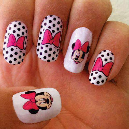 Minnie Mouse Nail Art