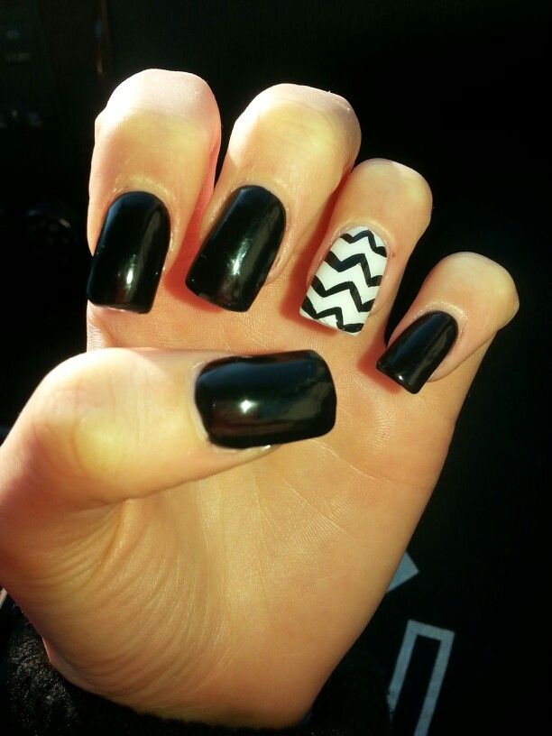 Zig Zag Nail Design