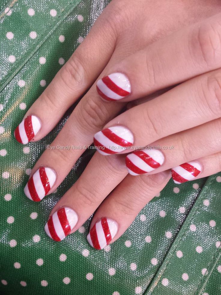 Christmas Candy Cane Nail Art