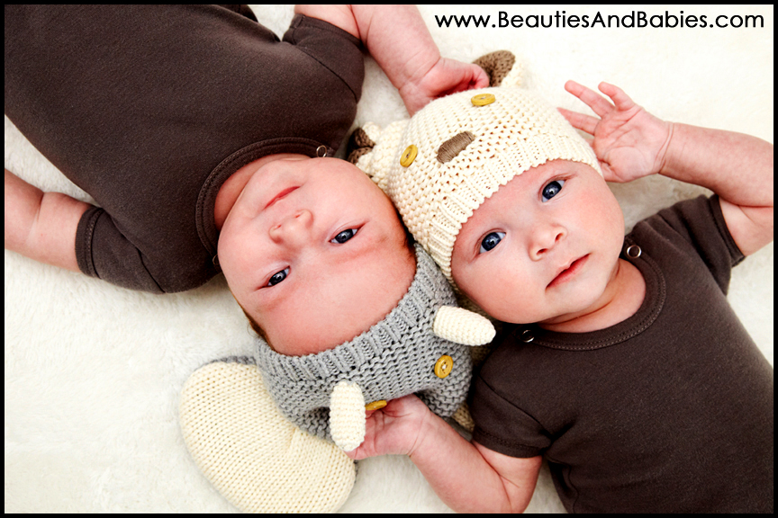 10 Photos of Outdoor Newborn Twins Photography