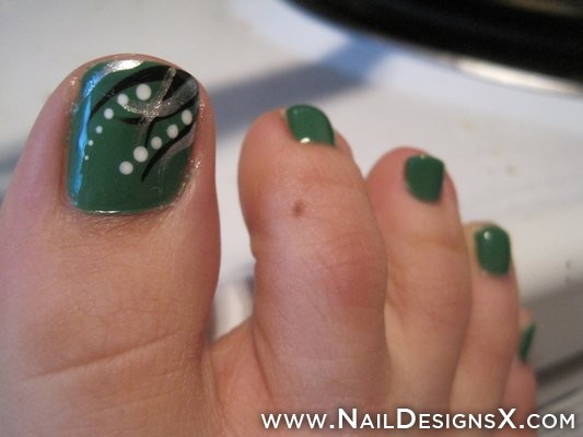 Dark Green Nail Art Designs