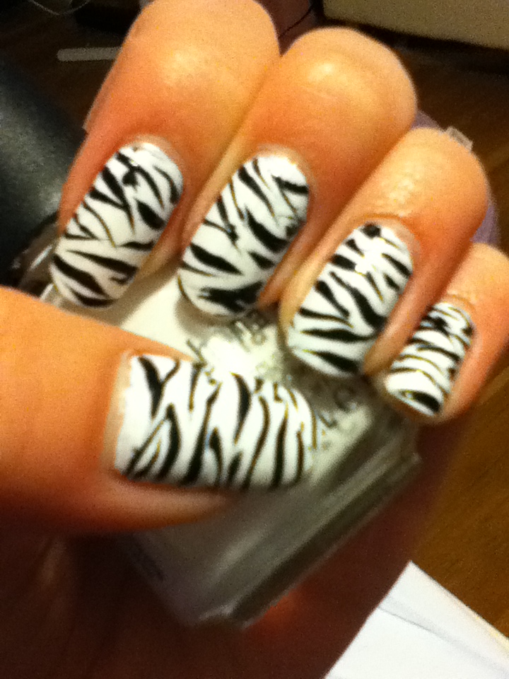 How to Do Zebra Nail Designs