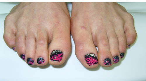 Pink and Black Toe Nail Art