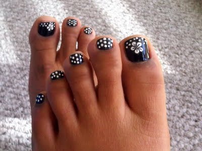 Polka Dot Flower Toe Nail Designs