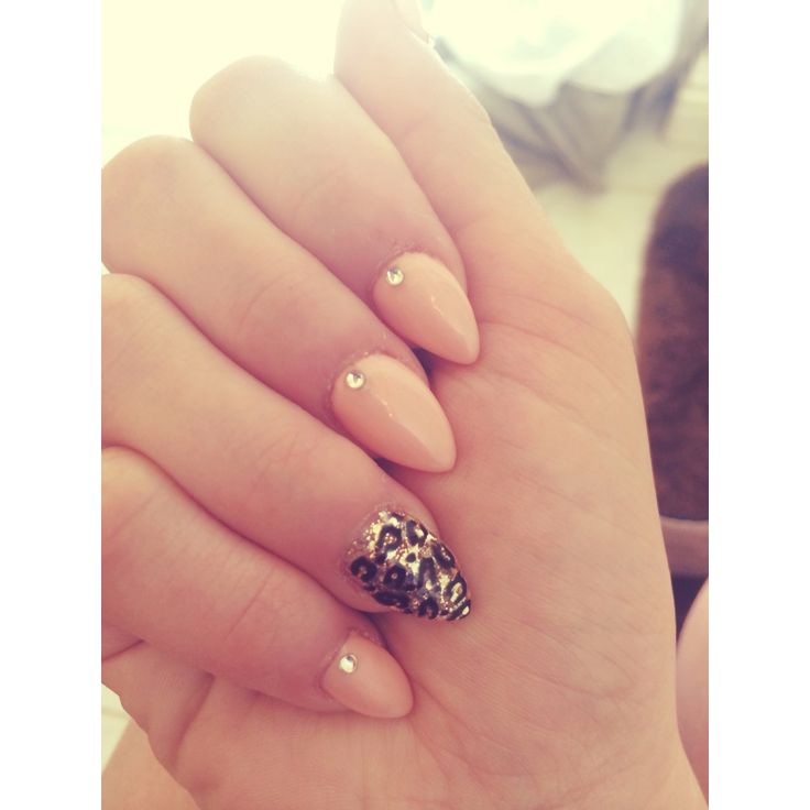 Short Stiletto Nail Designs